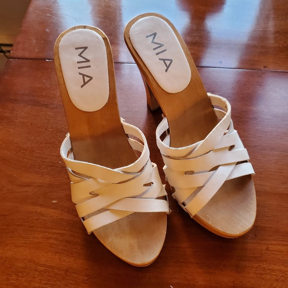 Vintage Mia Wooden Heels 4'"